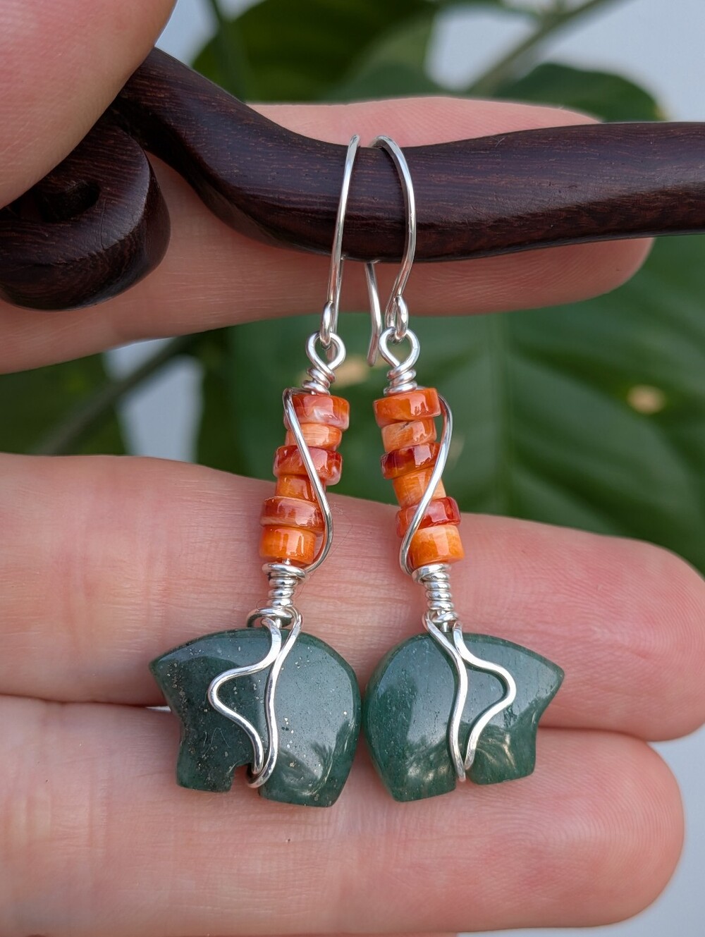Sterling Silver Zuni Bear Earrings- Green Aventurine And Orange Spiny Oyster
